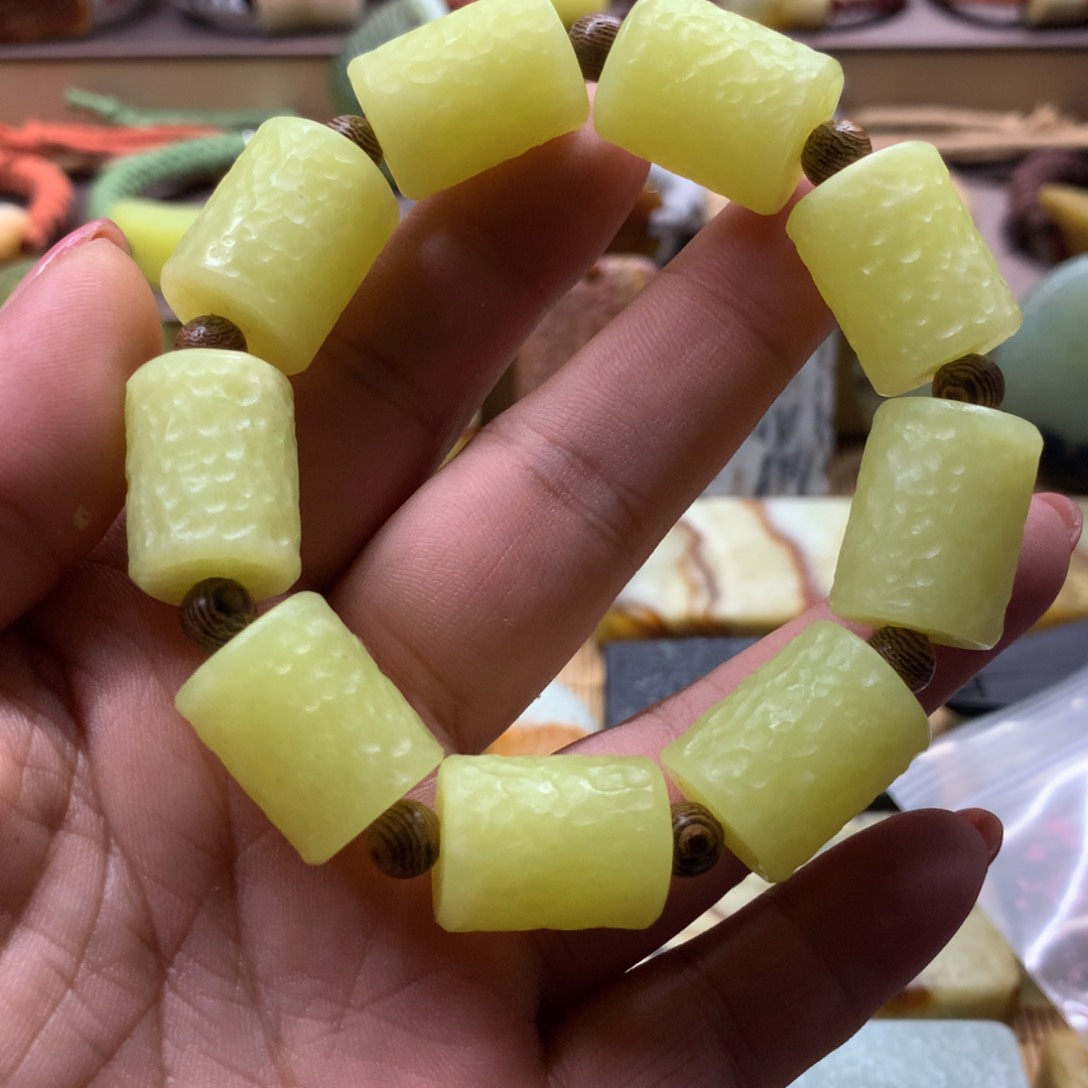 大***头蛇纹石玉合金颈饰