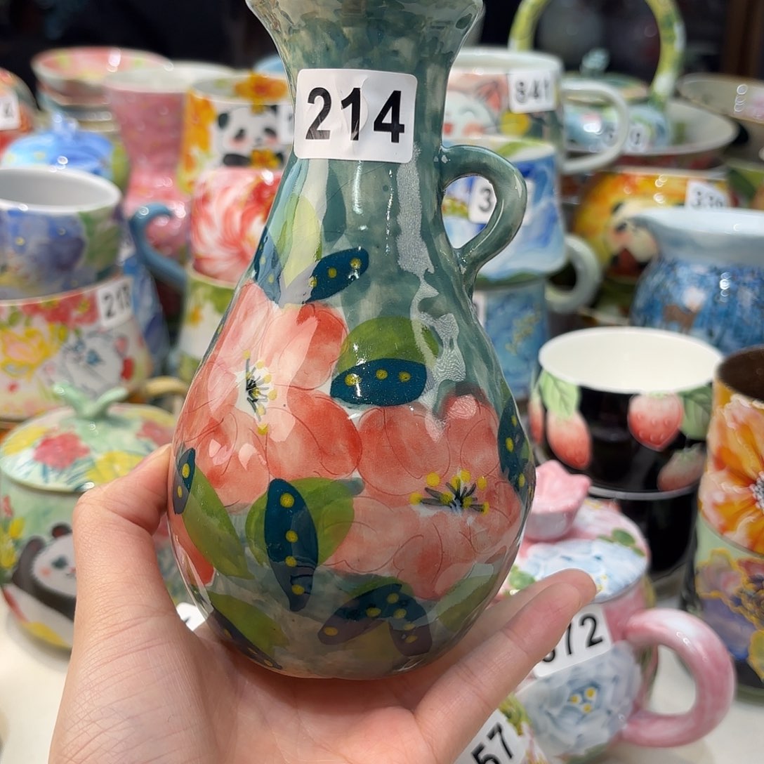 瓷片兔兔好可爱呀打个