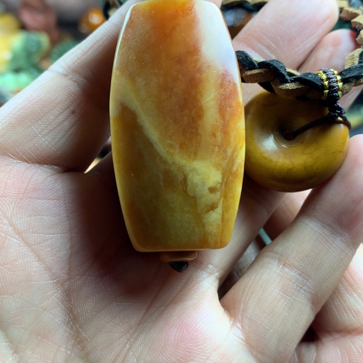 透闪石质玉吊坠未镶嵌盼*