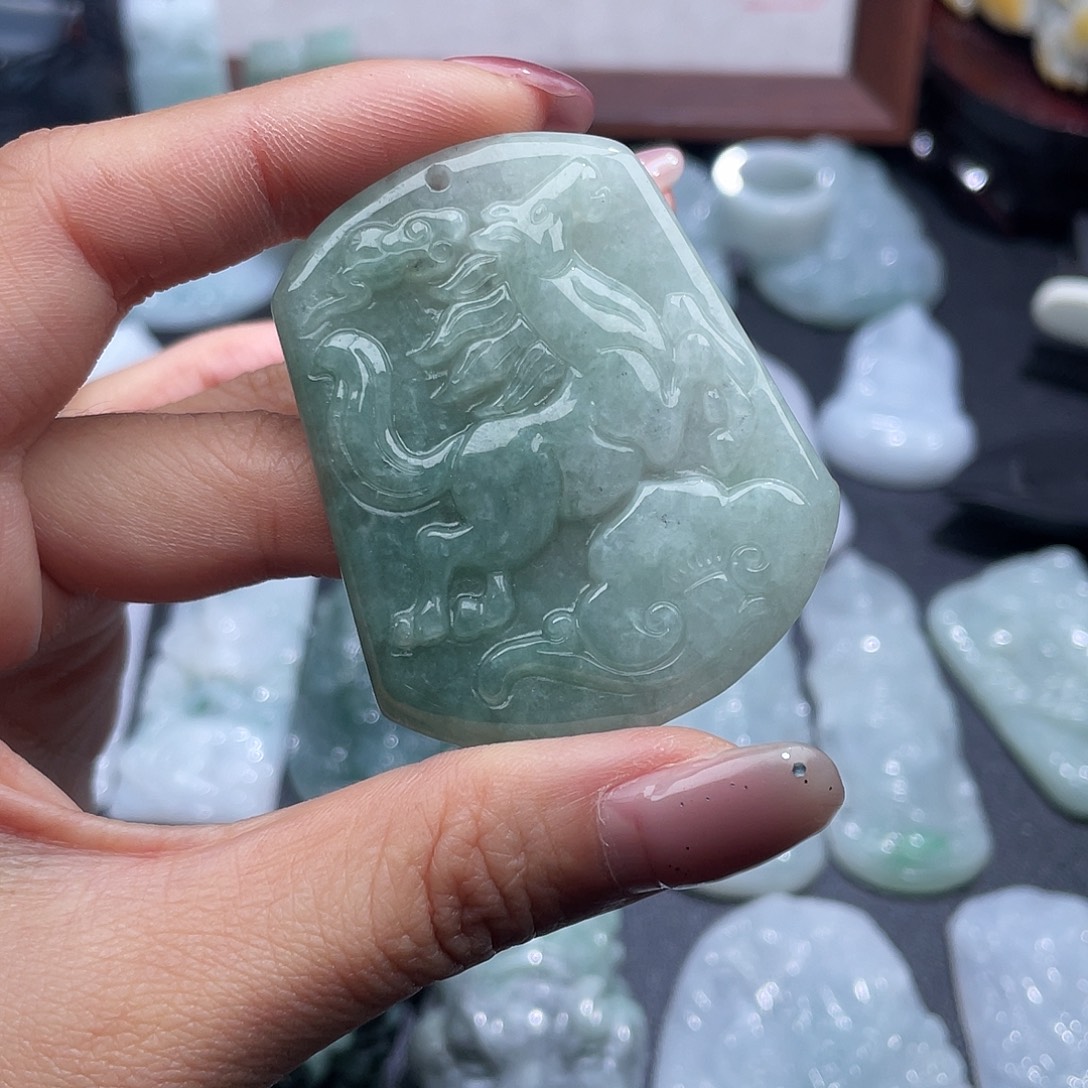 翡翠未镶嵌颈饰翡翠