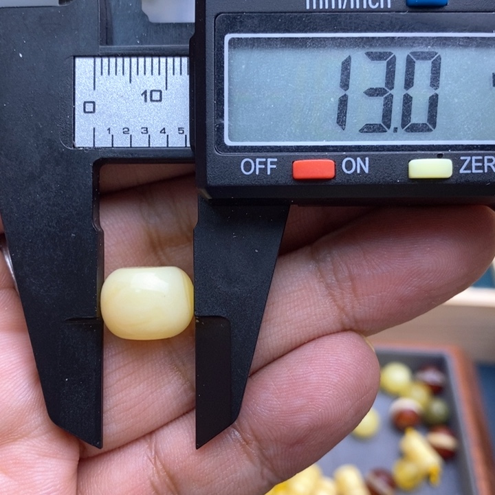 琥珀裸石未镶嵌36号13*9.7微瑕