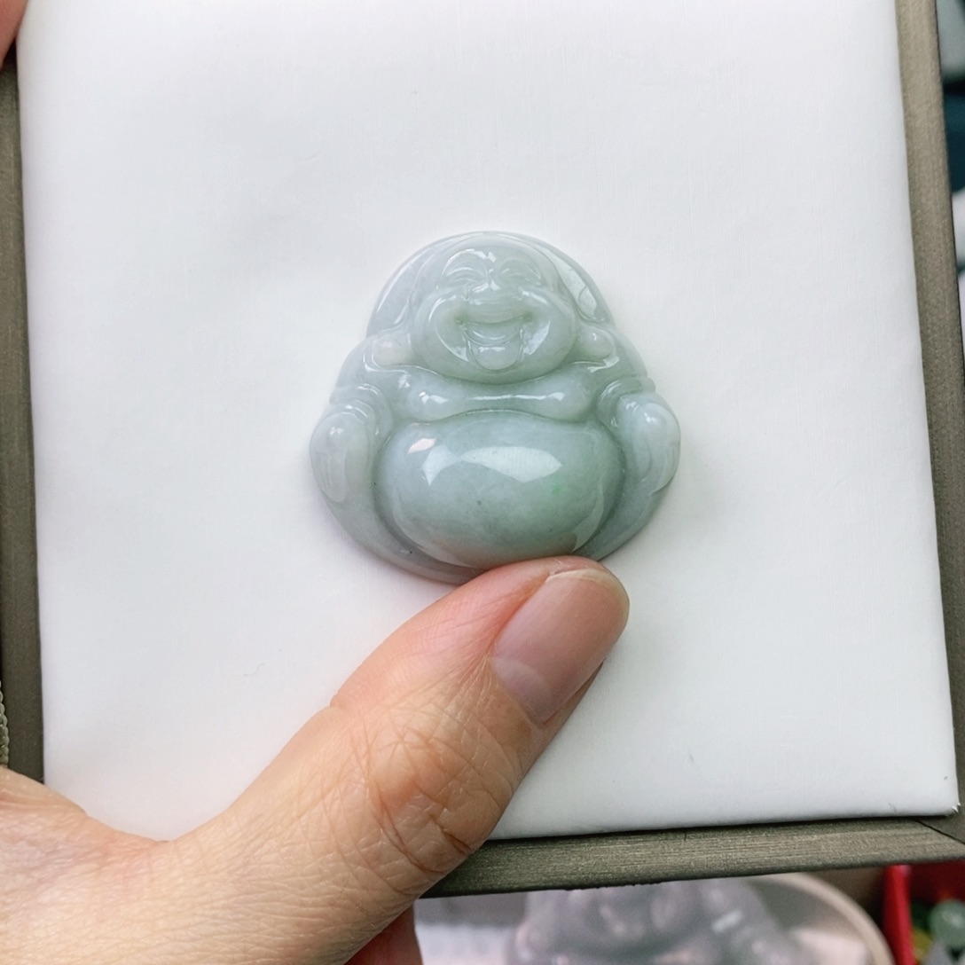 翡翠颈饰未镶嵌佛公