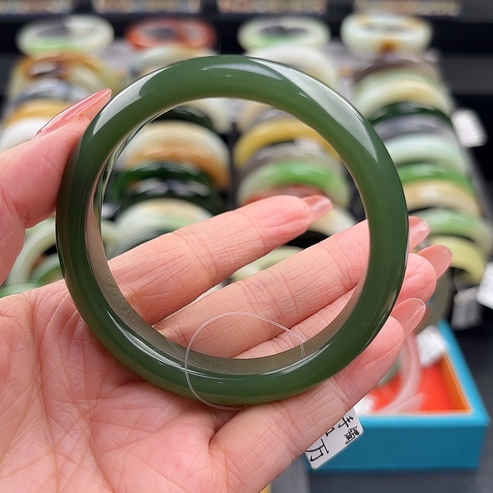 和田玉未镶嵌手镯经典辣阳绿 色好底细 55.3