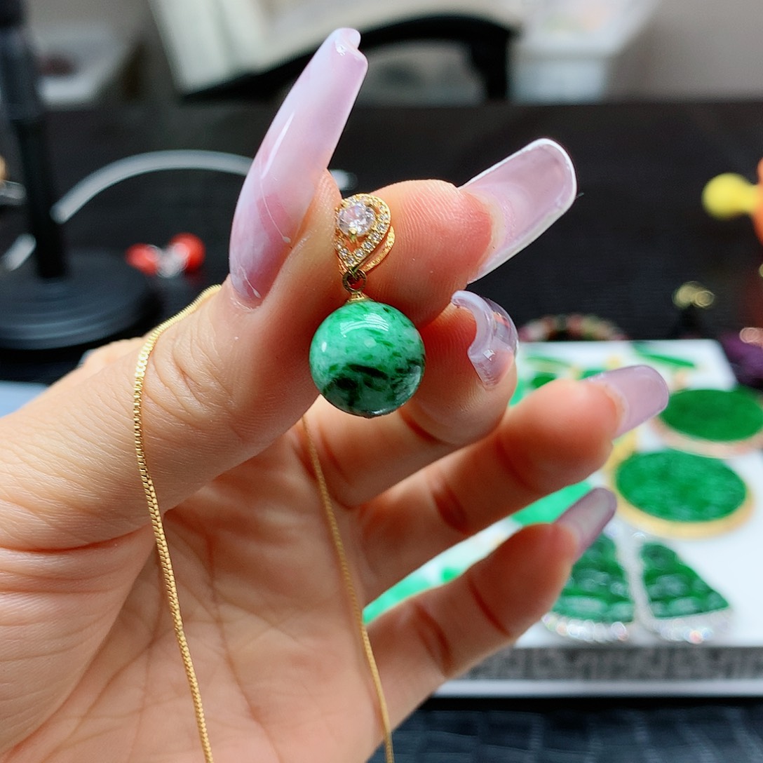 【闪购商品】翡翠吊坠(赠链)未镶嵌