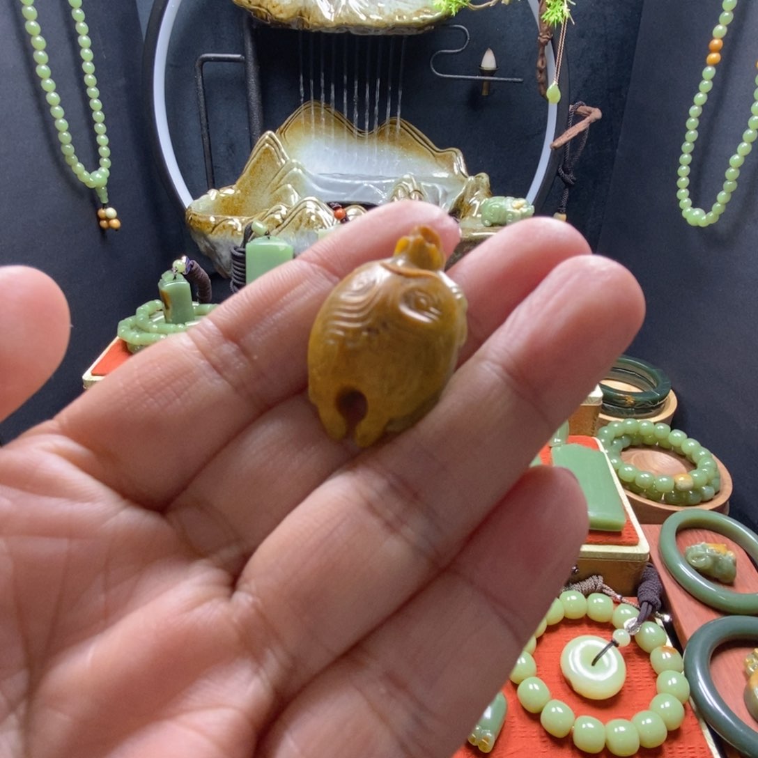 岫岩河磨玉（透闪石质玉）吊坠未镶嵌