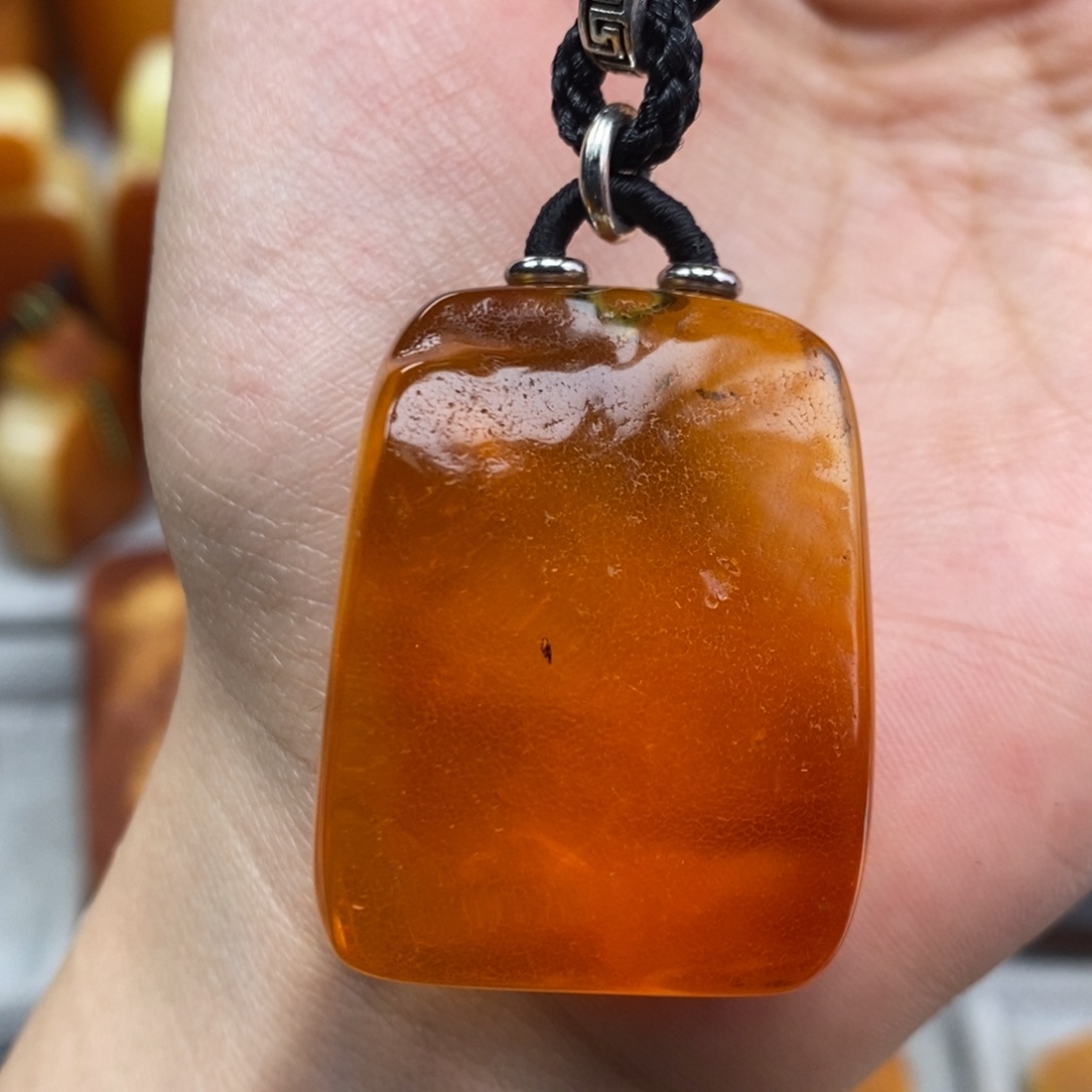 琥珀吊坠(赠链)未镶嵌