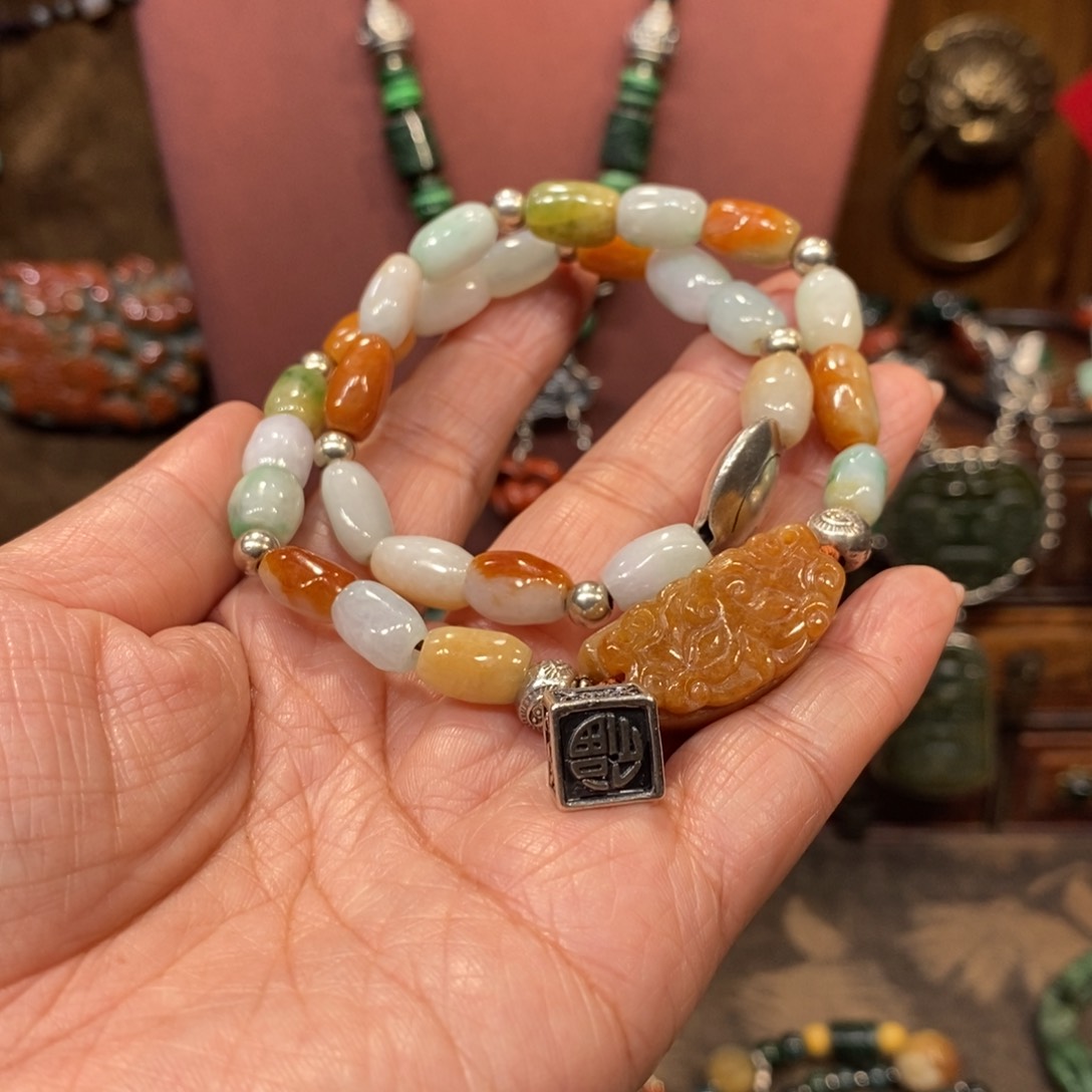 翡翠吊坠(赠链)未镶嵌