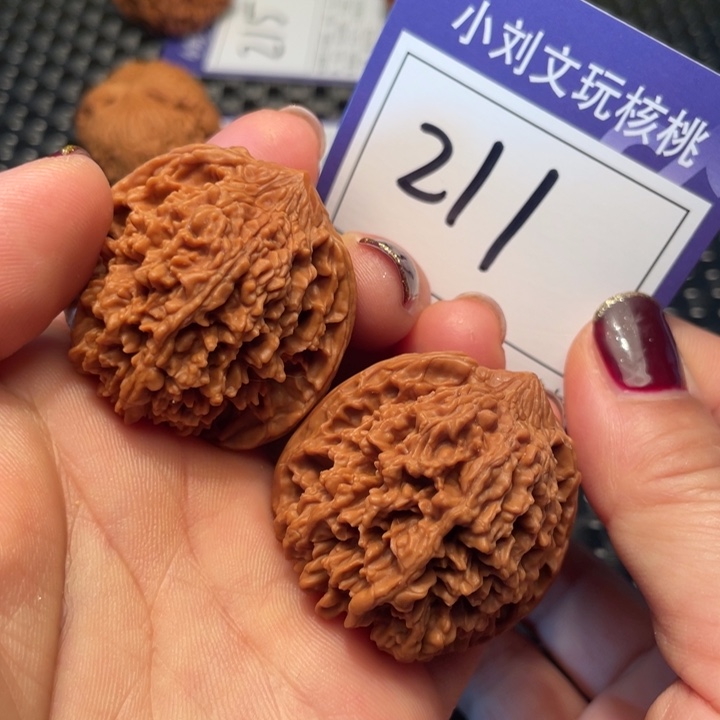 桃核把件38满天星211。。。。