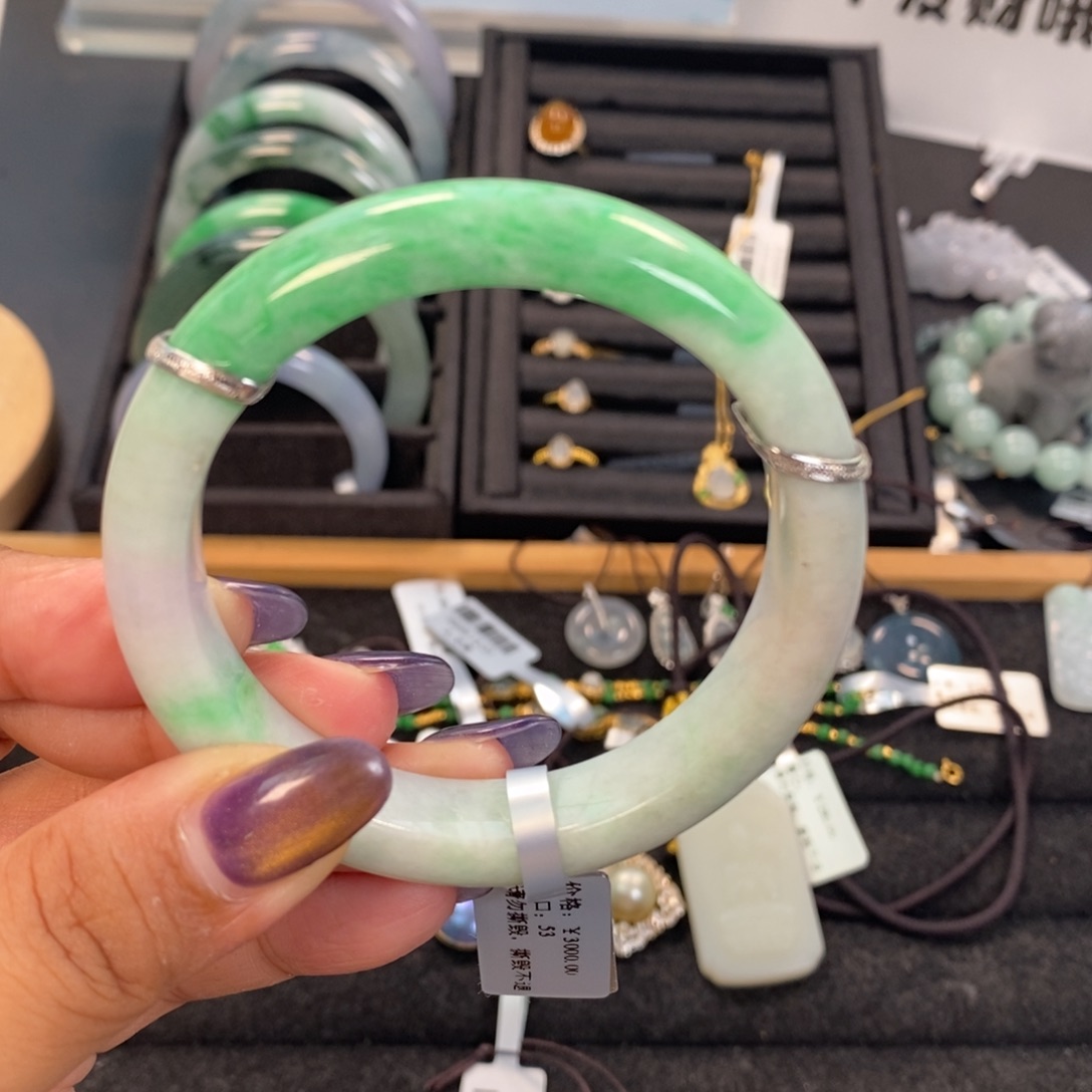 18K金镶嵌手镯翡翠