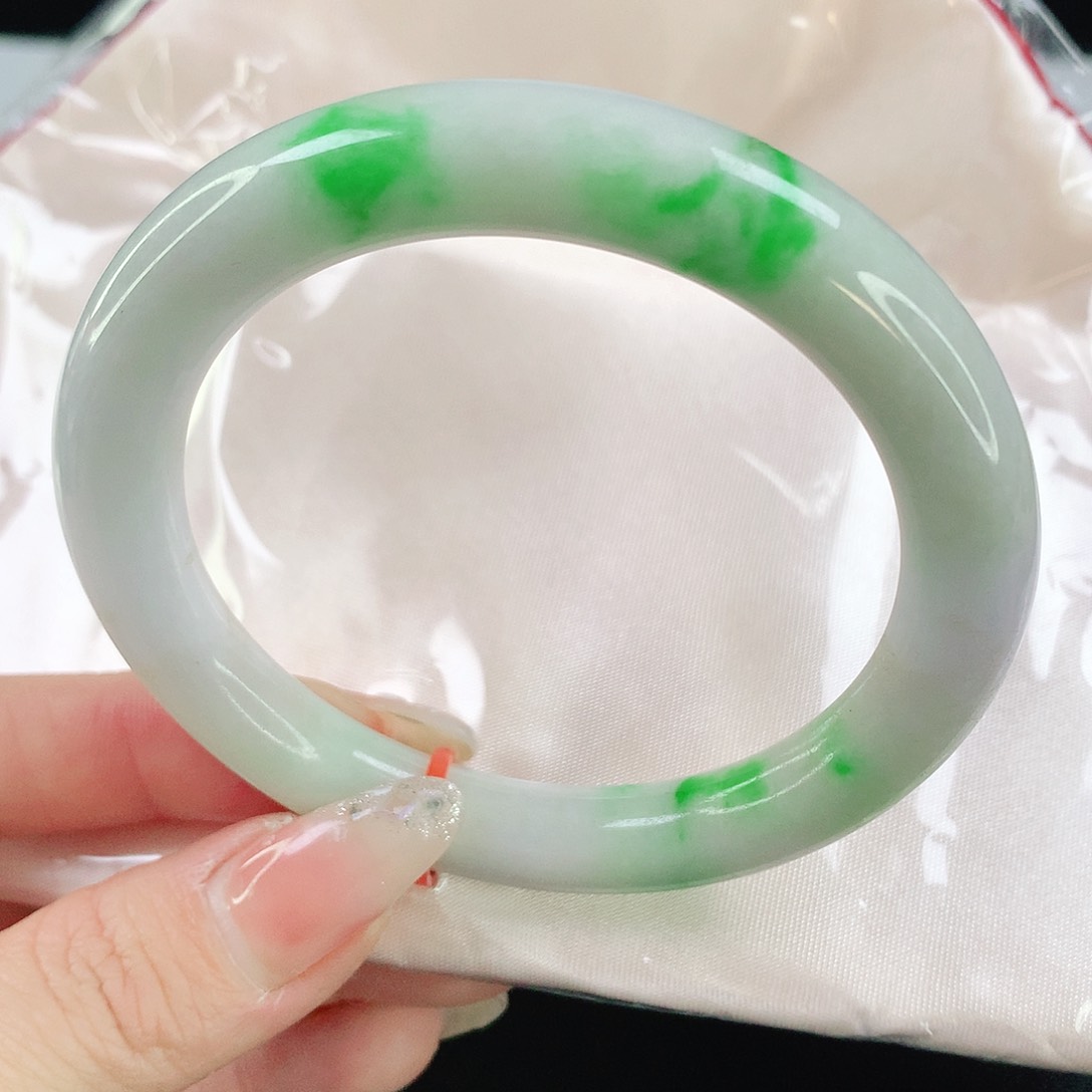 翡翠手镯未镶嵌56.7圈口