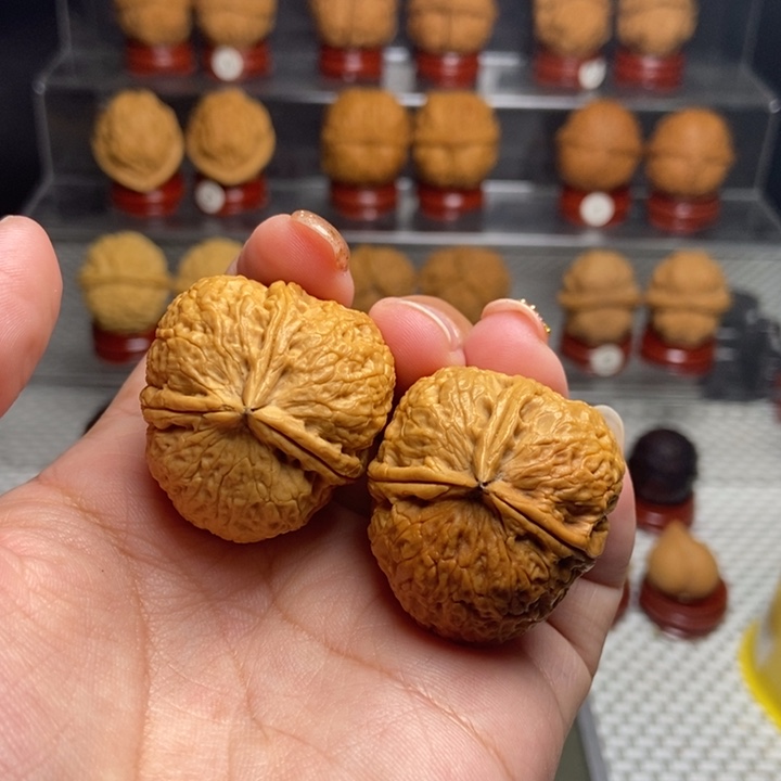 文玩核桃把件铁三棱49