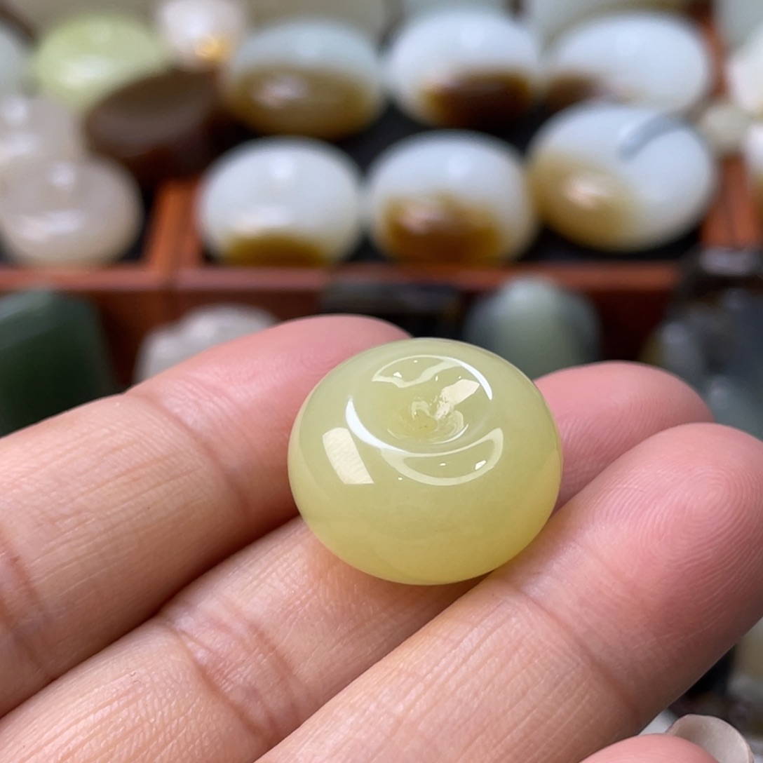 和田玉颈饰未镶嵌