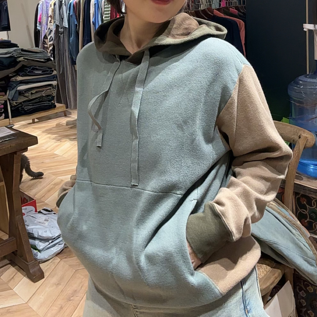 撞色拼接纯棉连帽卫衣