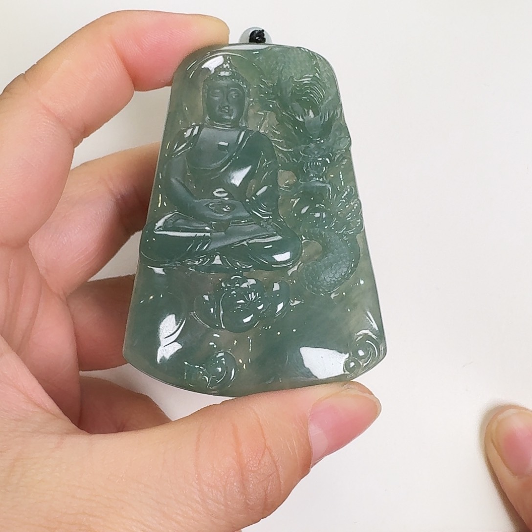翡翠颈饰未镶嵌大日如来