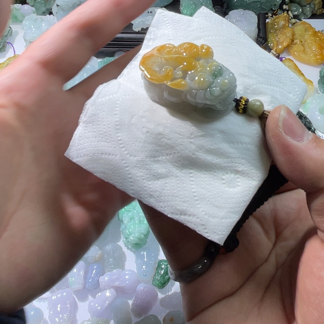 翡翠颈饰未镶嵌天然