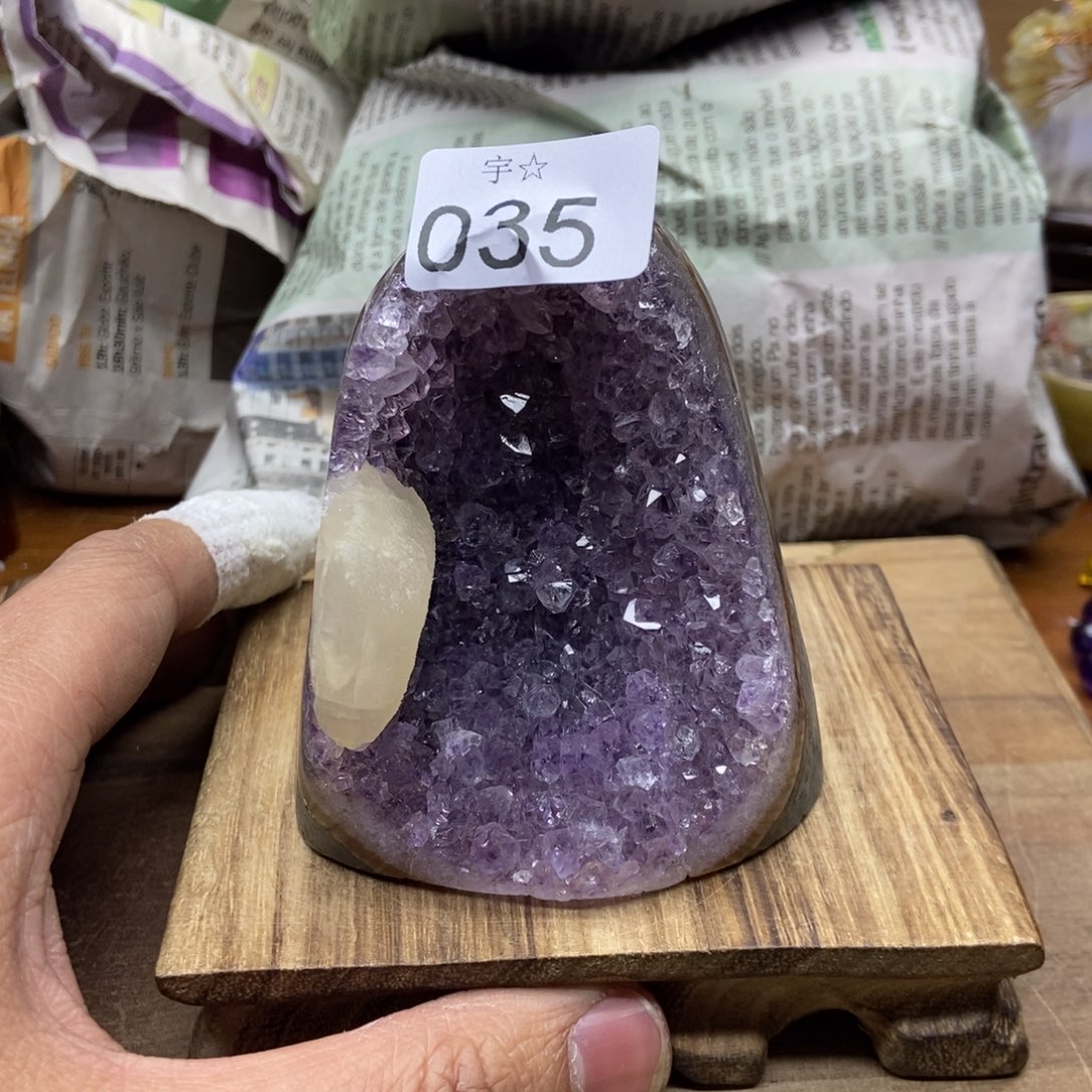 紫晶天然水晶摆件未镶嵌