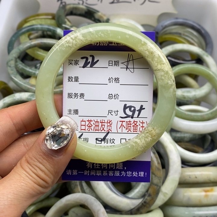蛇纹石玉手镯未镶嵌