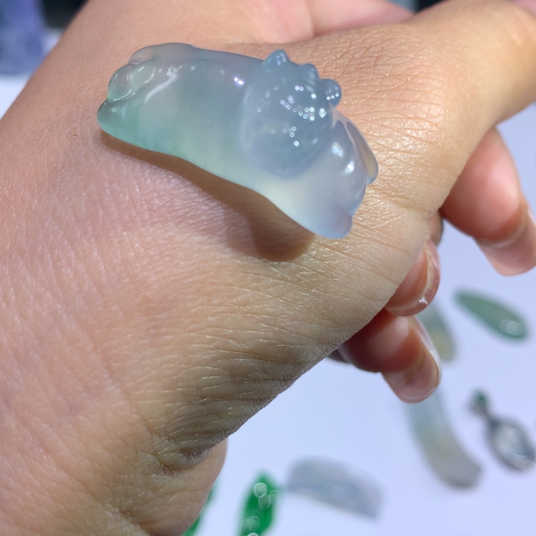 翡翠颈饰未镶嵌手牌