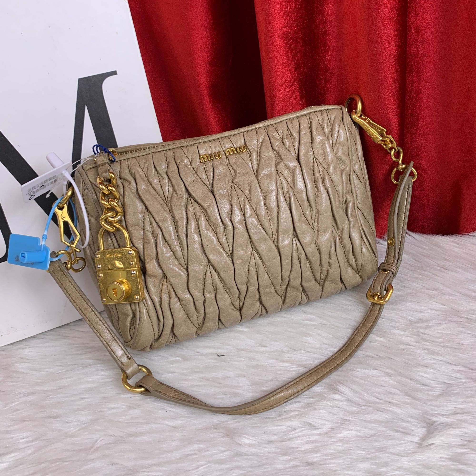 95新 MIU MIU/缪缪 灰色金标褶皱包/WJ05123173/3173