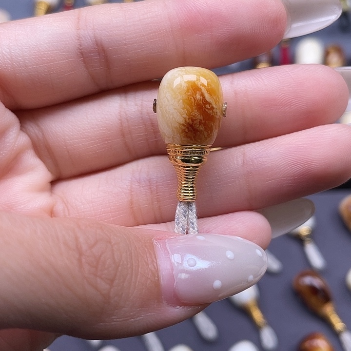 琥珀未镶嵌裸石11.7mm