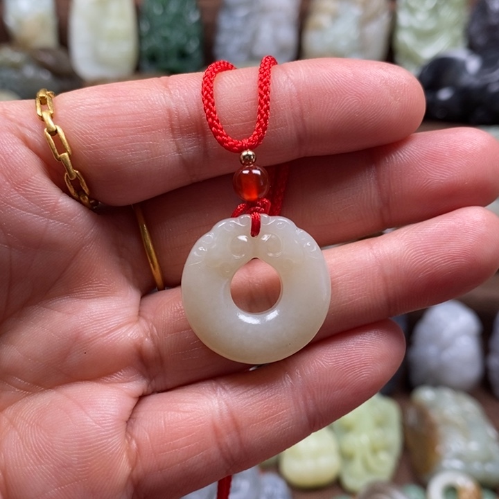 和田玉颈饰未镶嵌