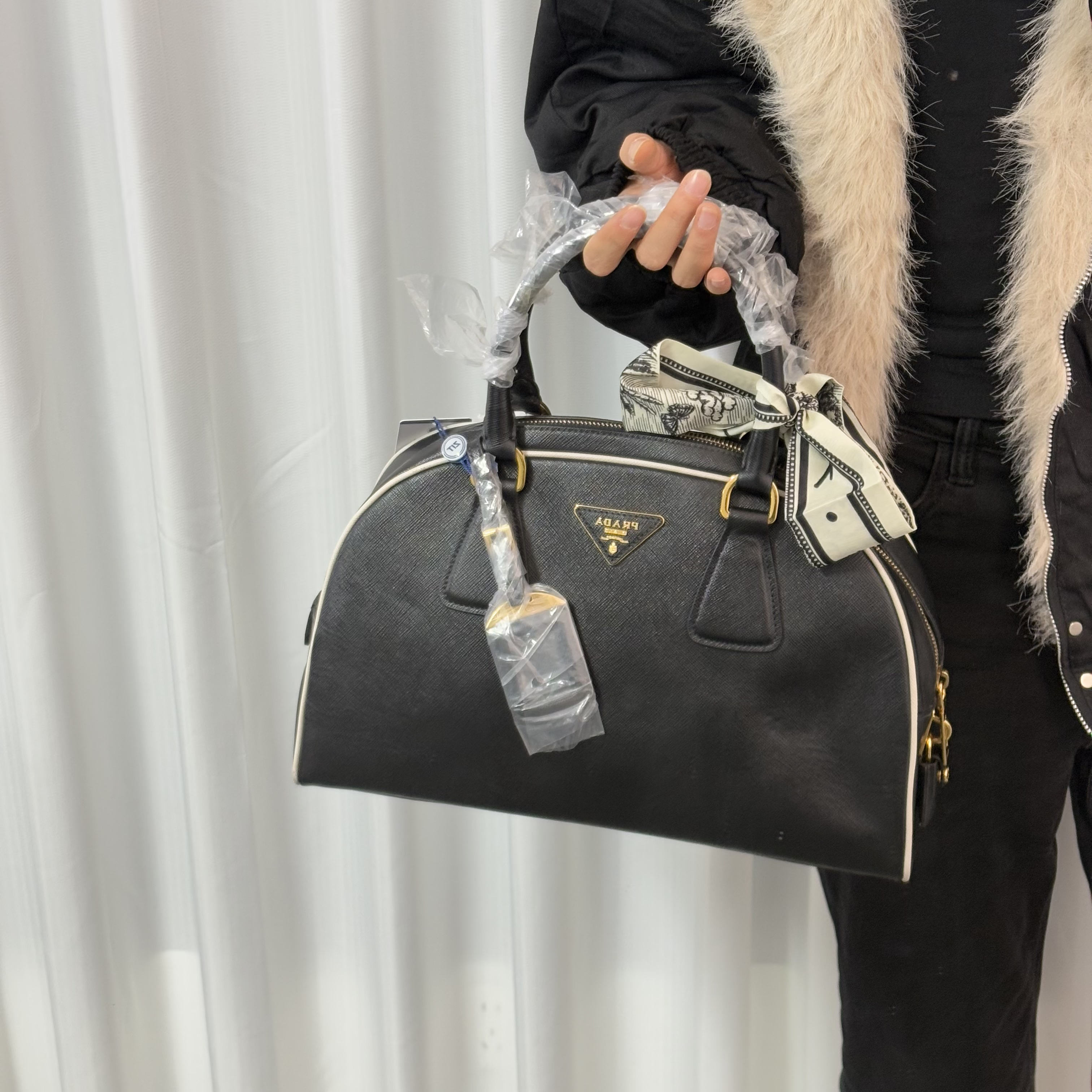 95新 Prada/普拉达 黑金保龄球手提包 cy