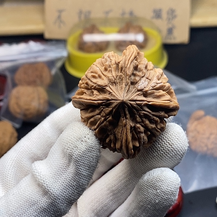 余***你文玩核桃吊坠瑕疵不退不换