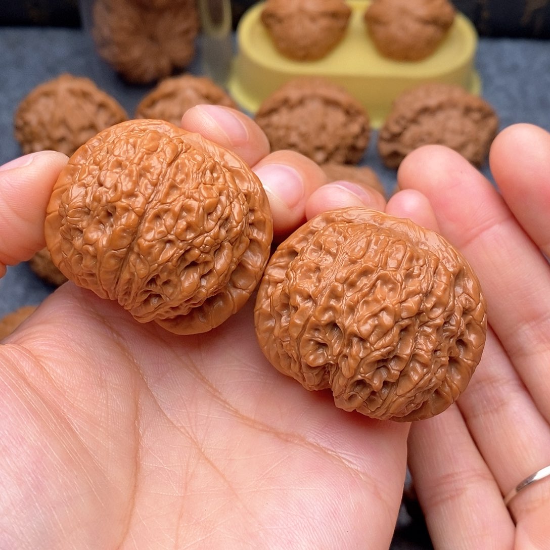 文玩核桃把件八*寺血麒麟42尺45克