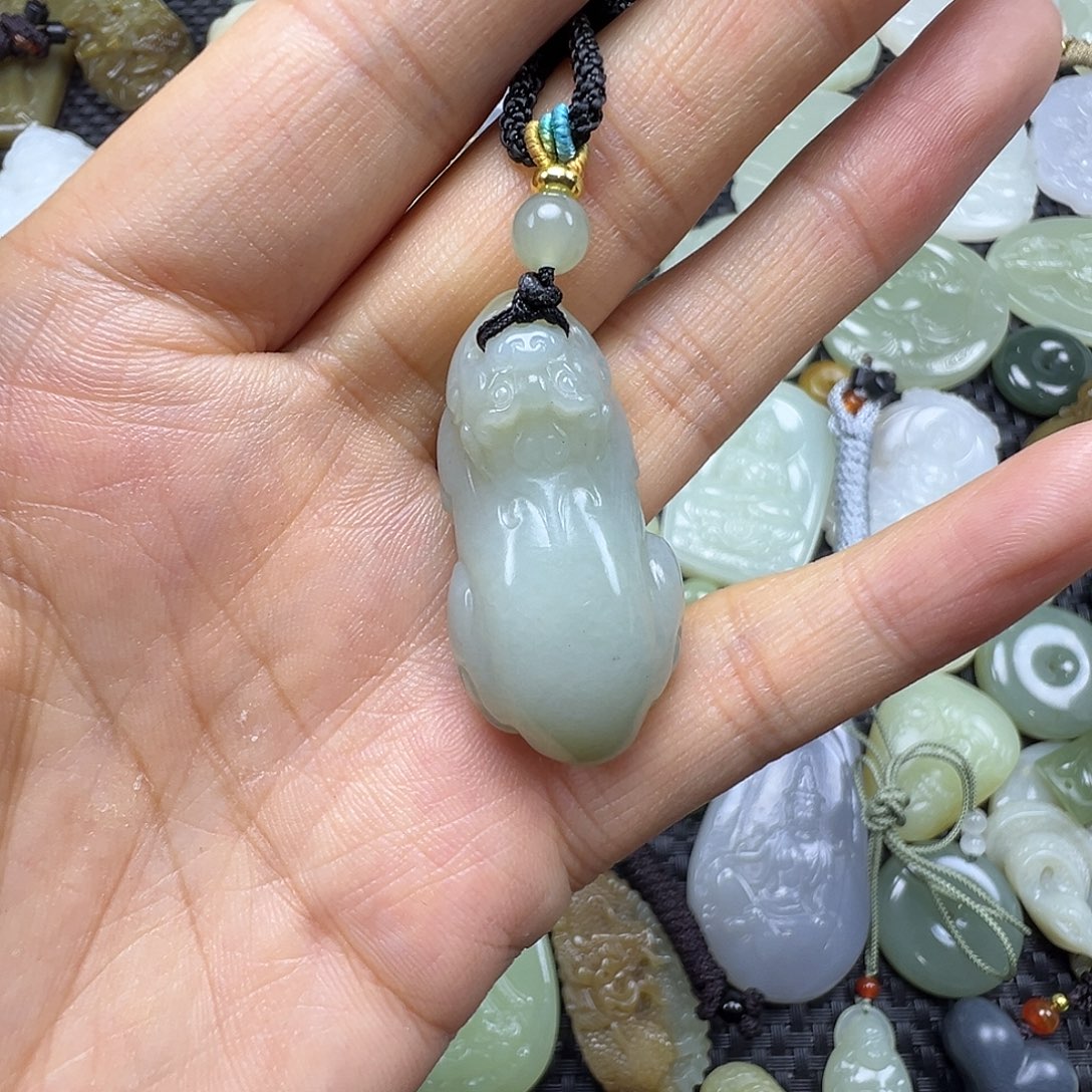 和田玉未镶嵌吊坠(赠链)