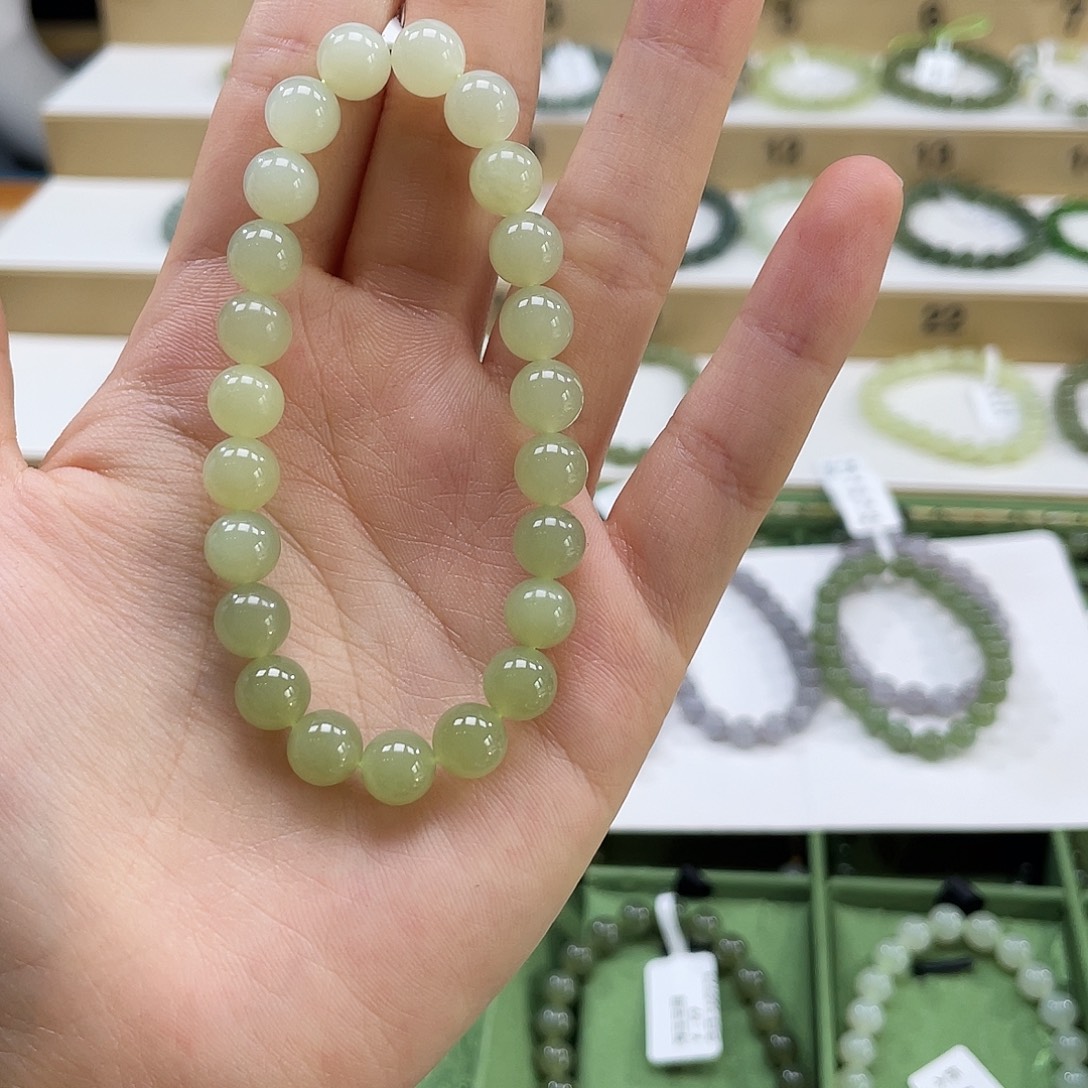 用***儿和田玉未镶嵌手链