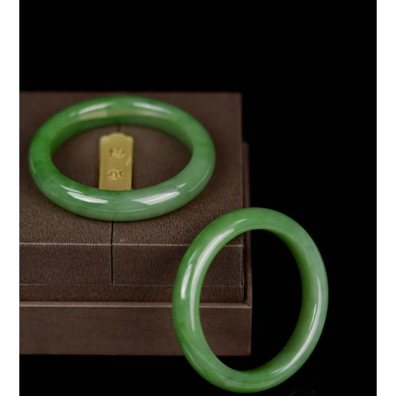 依依【碧瞳】和田玉手镯SZ171多样性发其一