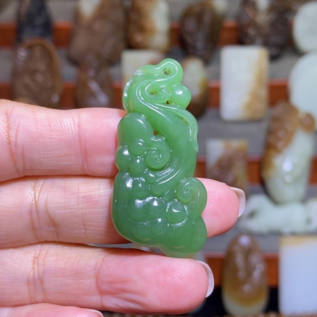 颈饰未镶嵌和田玉（碧玉）如意锁