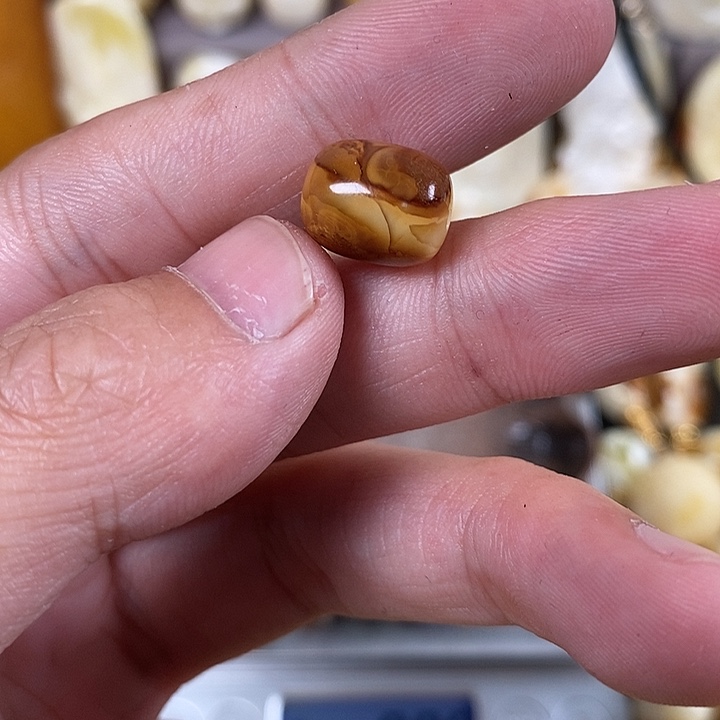 琥珀裸石未镶嵌我