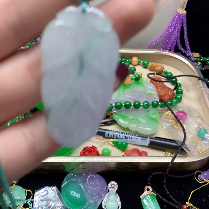 翡翠颈饰未镶嵌吊坠