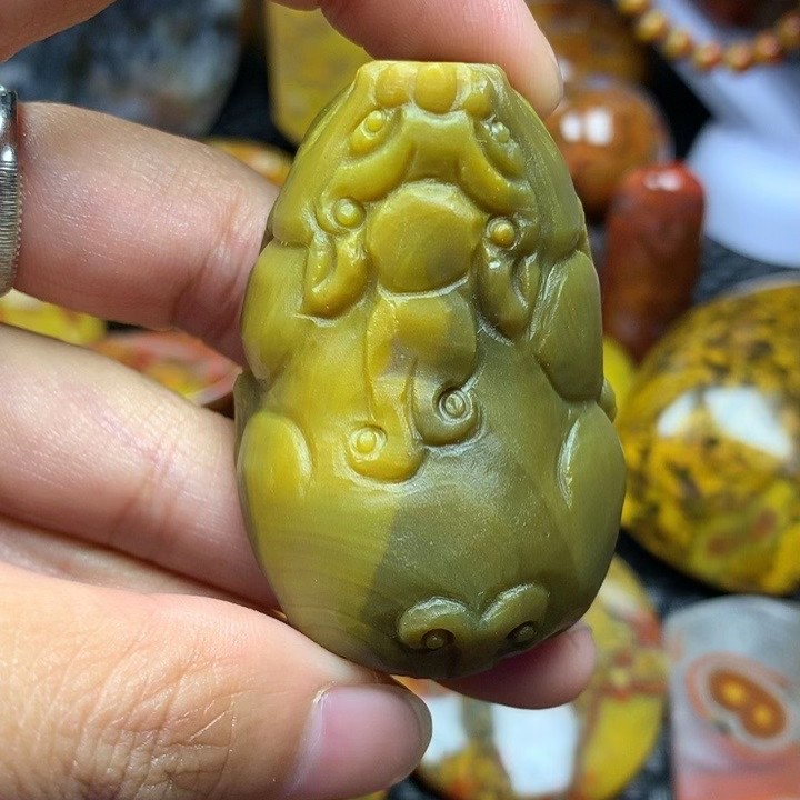 战国红玛瑙手工雕刻大貔貅俏色巧雕吊坠手把件