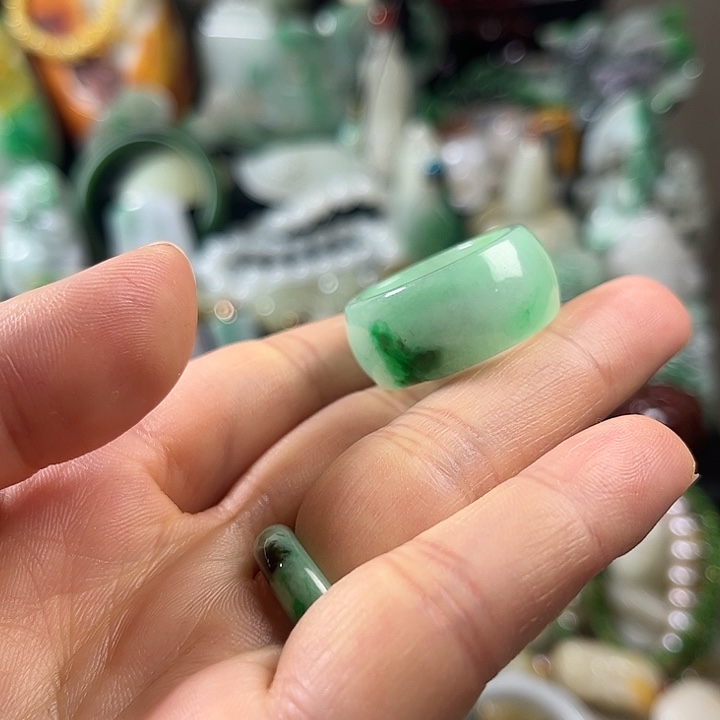 敌***人翡翠未镶嵌颈饰翡翠未镶嵌颀饰