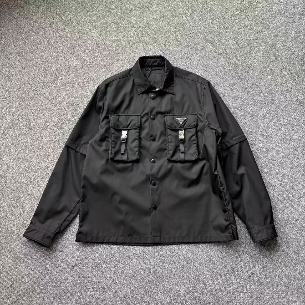 未使用 Prada/普拉达 prada 尼龙夹克/全新未使用/m码