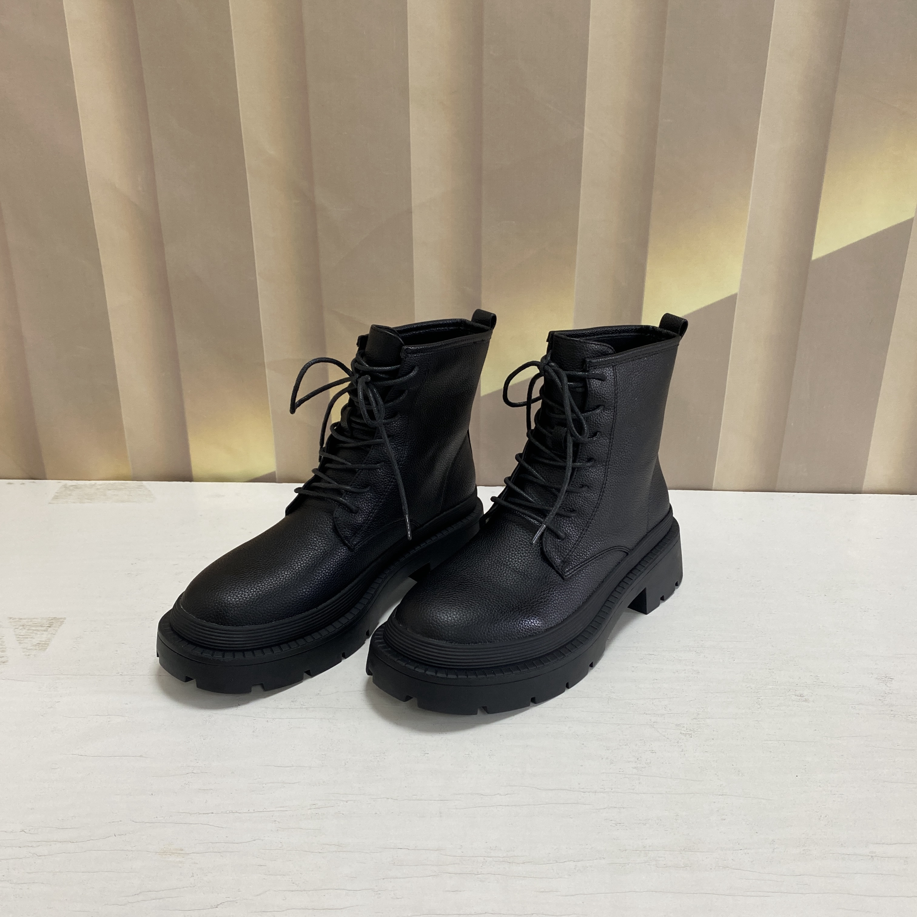 46226秋冬时尚百搭粗跟厚底单里马丁靴F