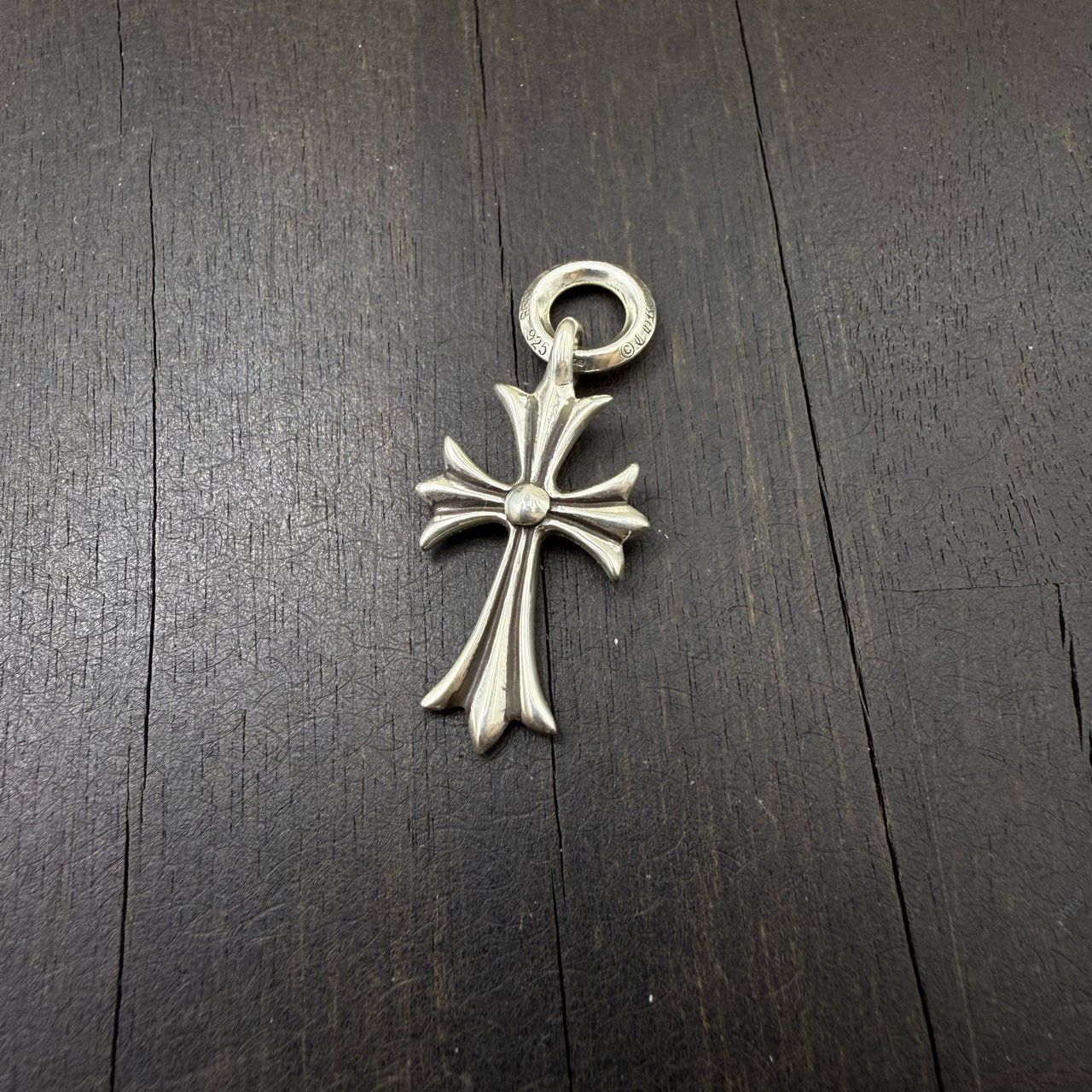 Chrome Hearts 克罗心 英专 圆环Tiny 十字架吊坠