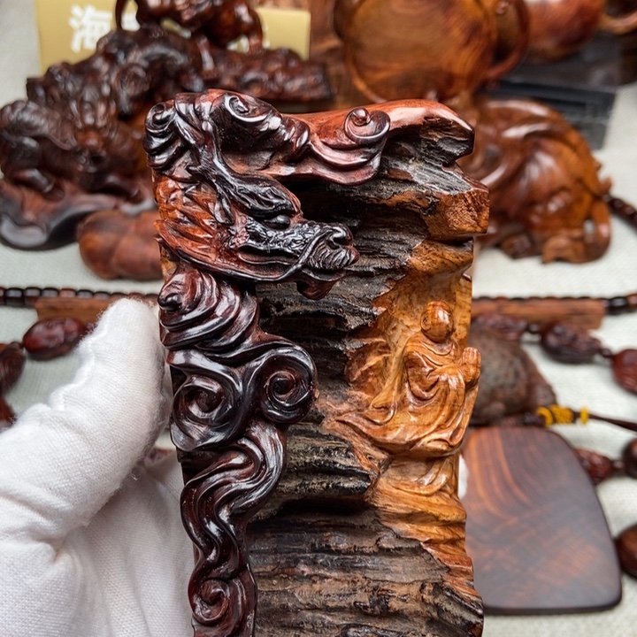 笑***间把件黄花梨/降香黄檀109.8克左右