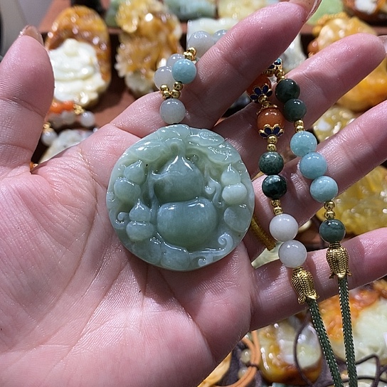 蛇纹石玉未镶嵌颈饰