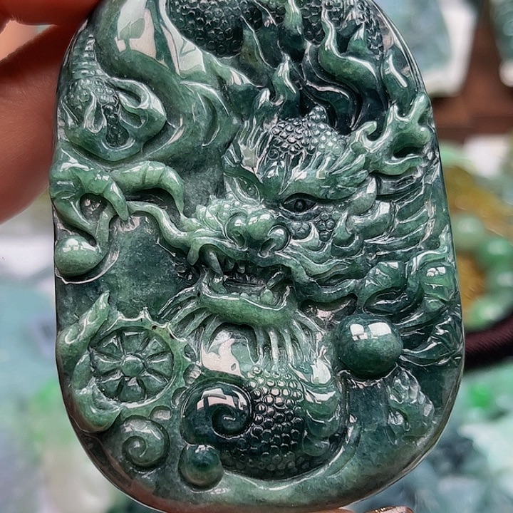 翡翠未镶嵌颈饰挂件