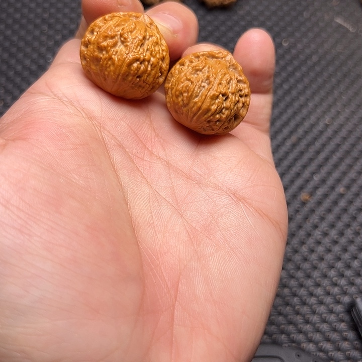 文玩核桃吊坠粗筋绣球