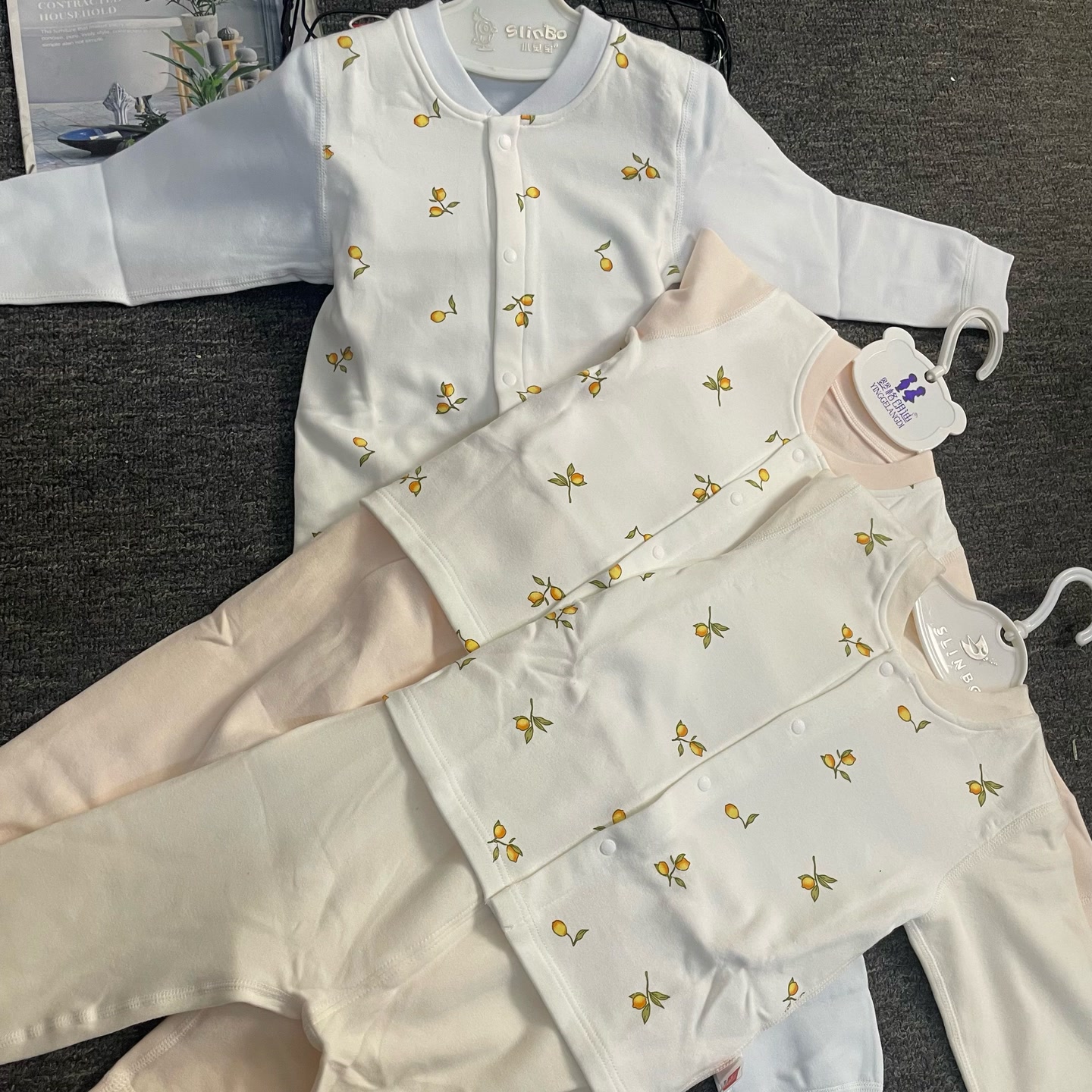 婴之选舒绒无骨开衫套装