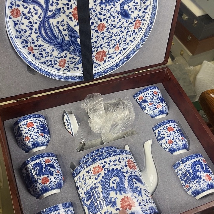 孤品茶具套装等。        