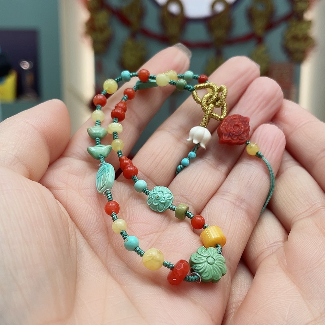 绿松石颈饰未镶嵌