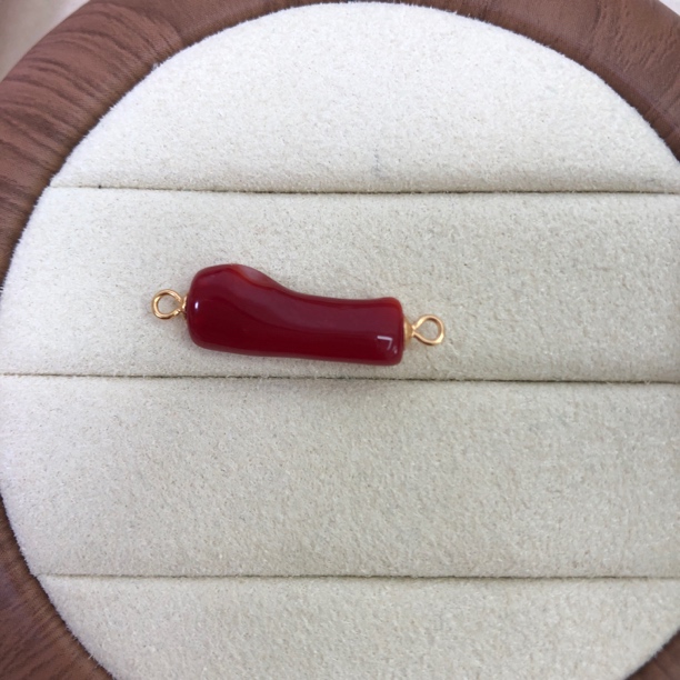 天然珊瑚日料阿卡牛血吊坠