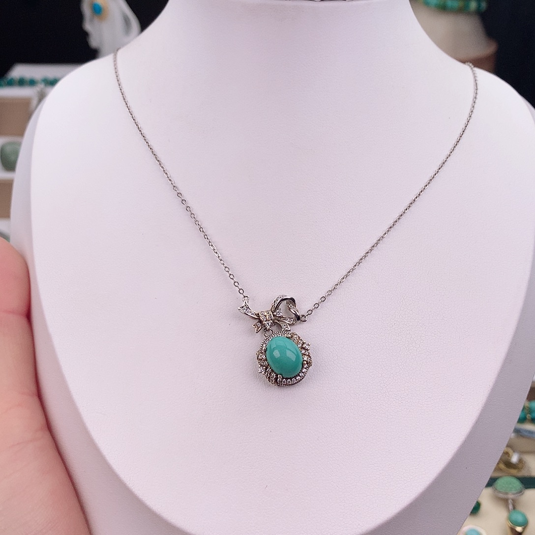 绿松石未镶嵌颈饰