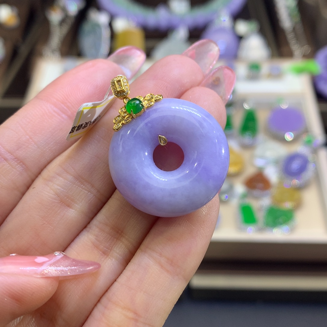 翡翠颈饰18K金镶嵌翡翠