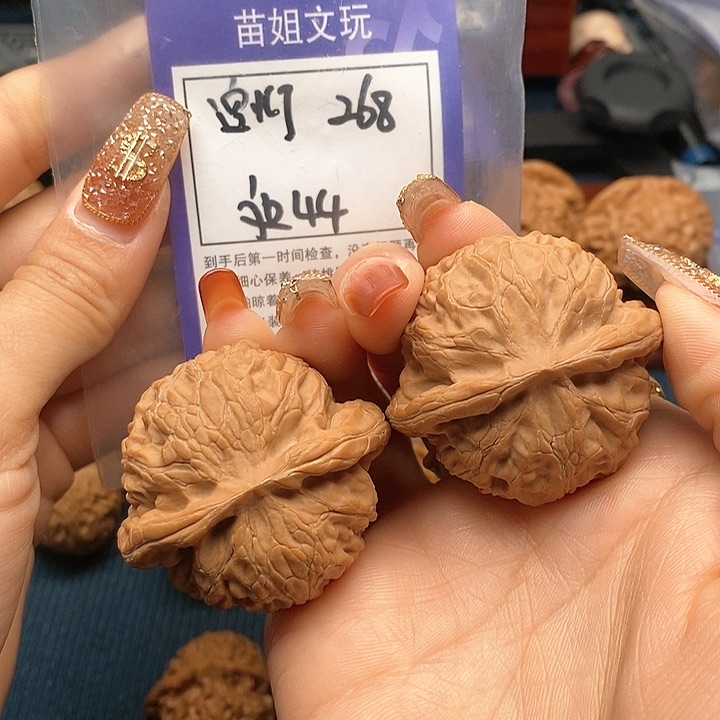 文玩核桃把件宫灯